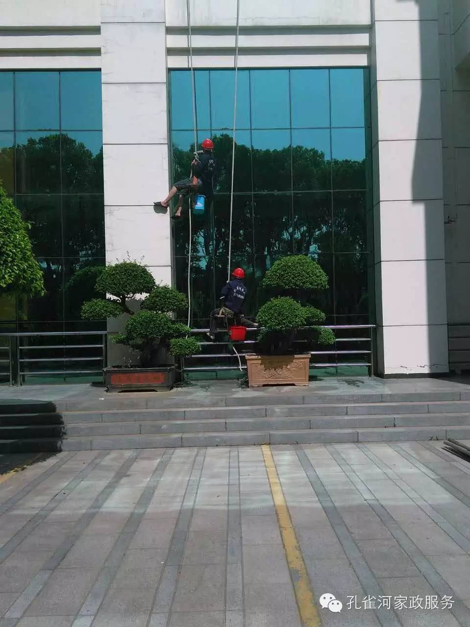 廈門(mén)孔雀河工程部在行動(dòng)——高空外墻清洗記