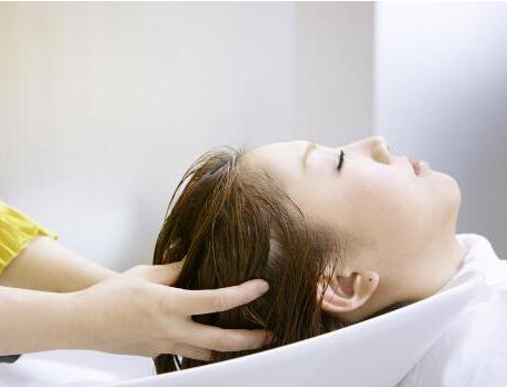 孔雀河家政提醒:產后坐月子不能做的事