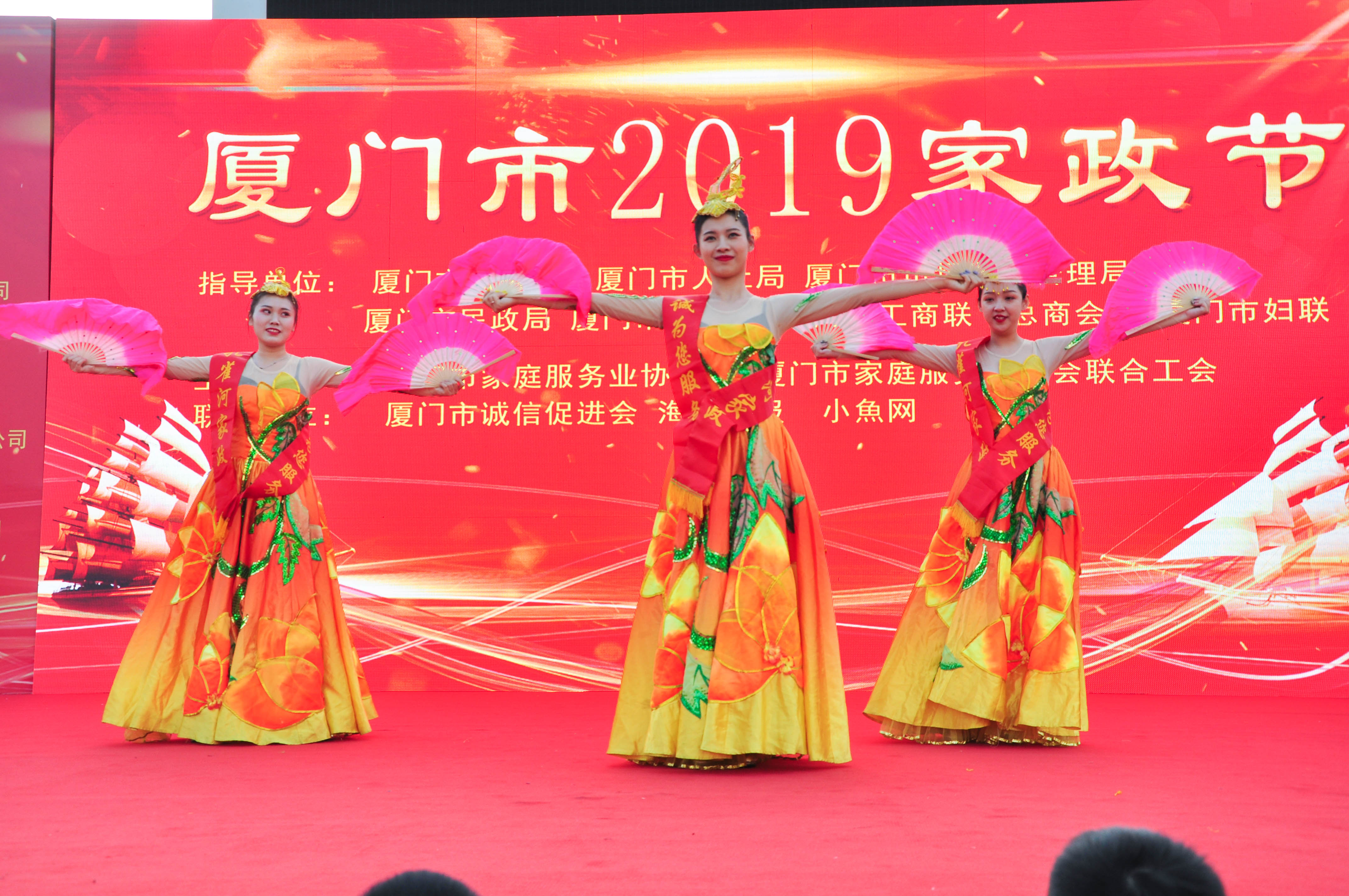 �g��Ц�Z��һ����ʮ�˰���ˇ�R�ψ�������ȸ�������B�T�е����ü�����(ji��)