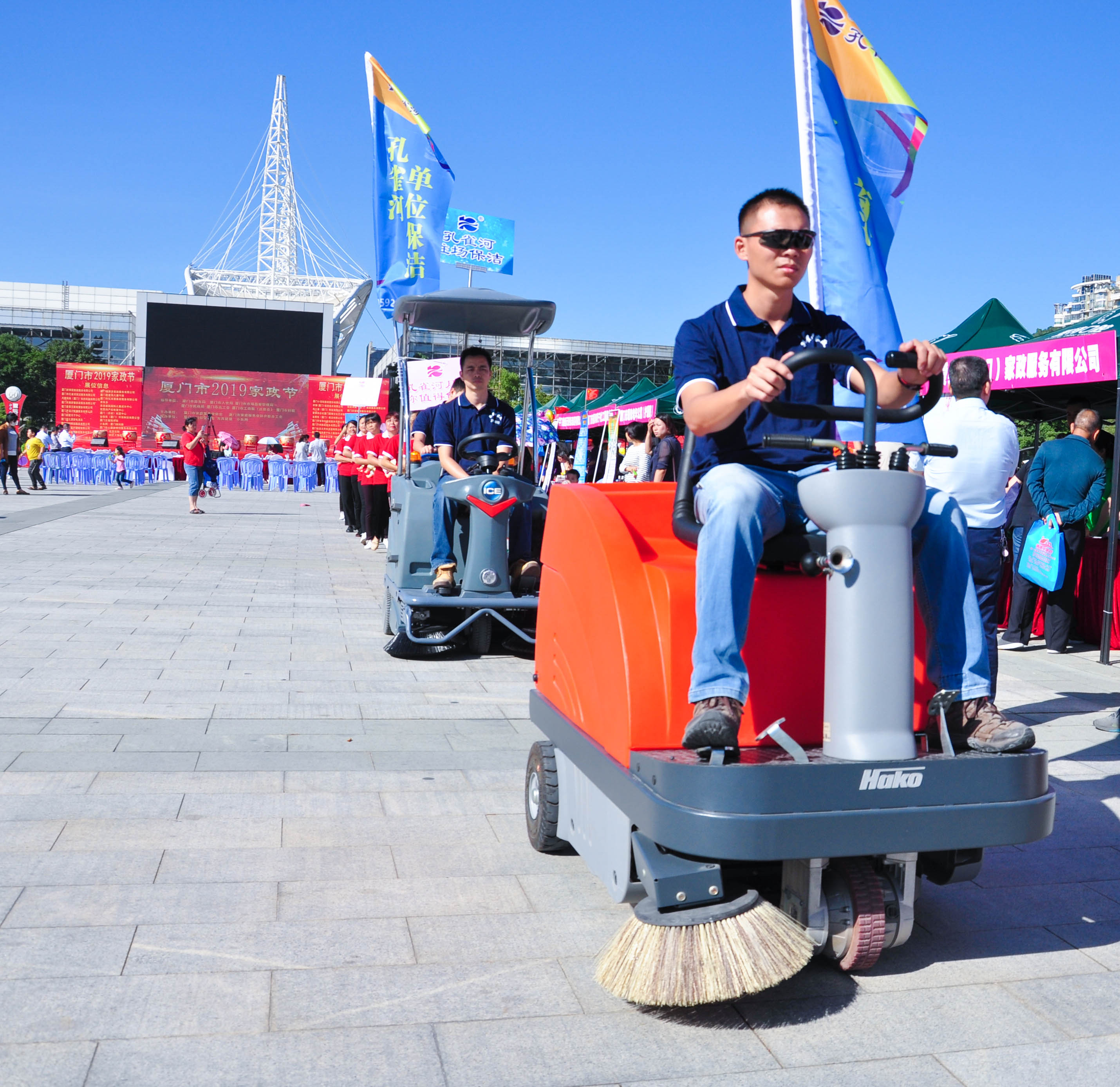 �g��Ц�Z��һ����ʮ�˰���ˇ�R�ψ�������ȸ�������B�T�е����ü�����(ji��)